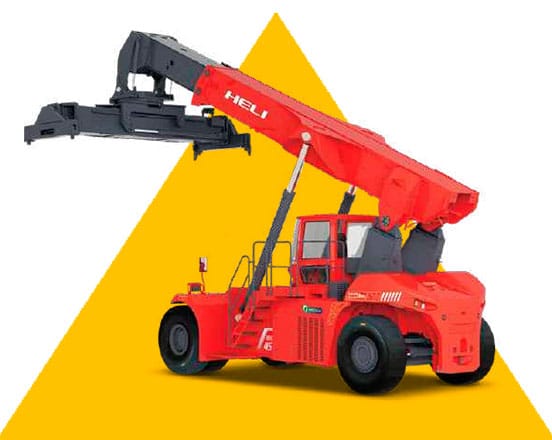 Técnico da RAMEP em manutenção preventiva de empilhadeira